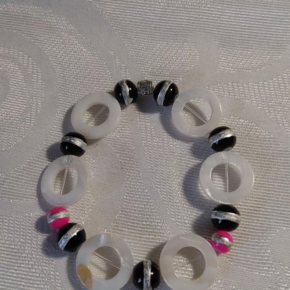 Beaded stretchy bracelets - Picture 1 of 2